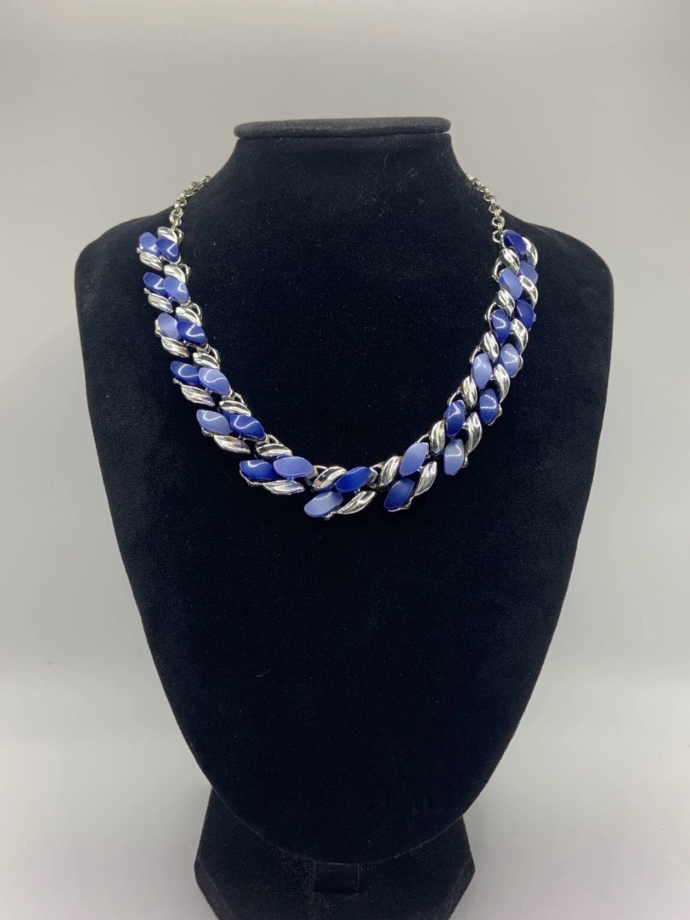 VTG Thermoset Blue, Silver Tone Necklace